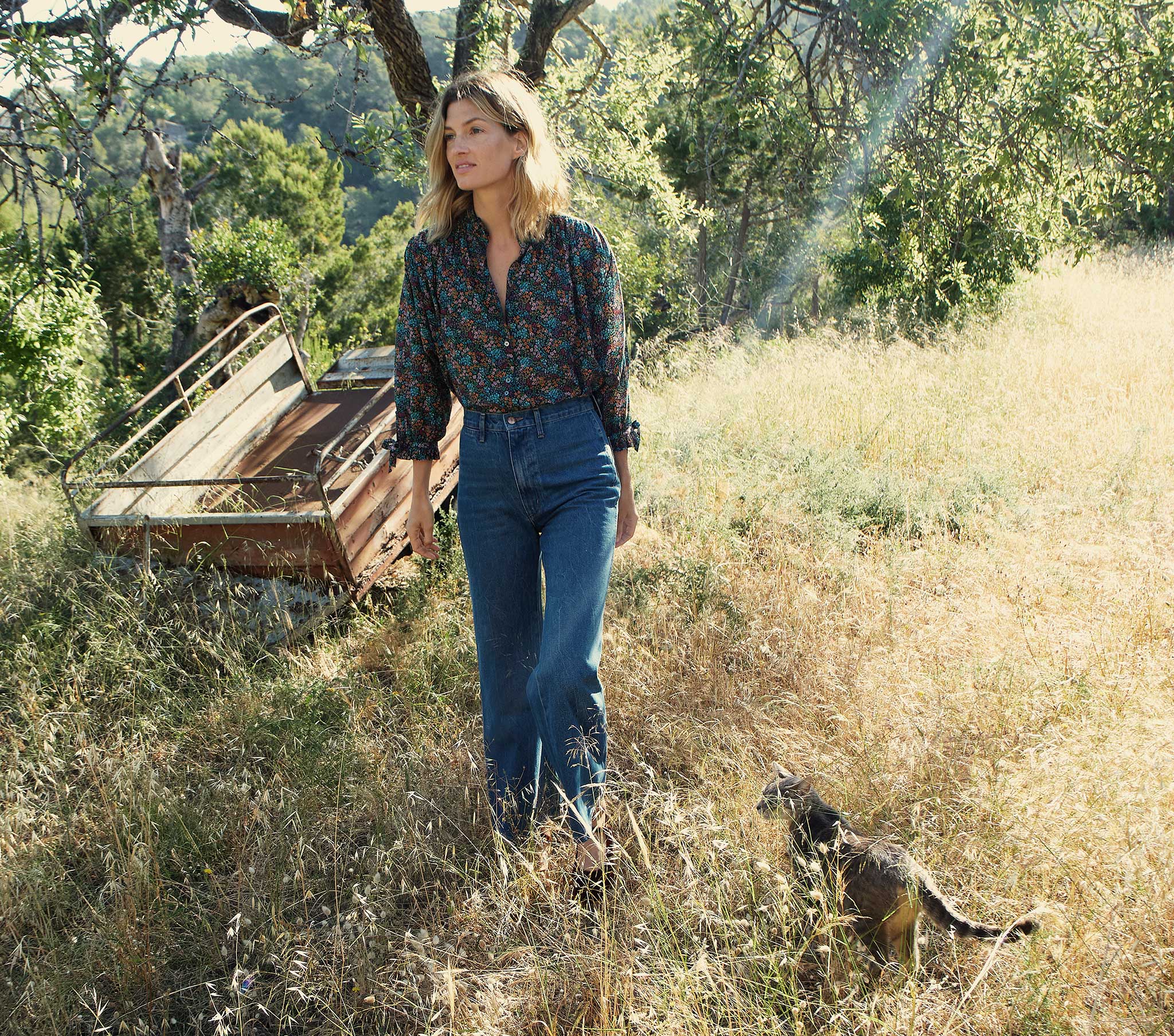 HMD -- ROSE TOP -- NAVY LADY BIRD FLORAL