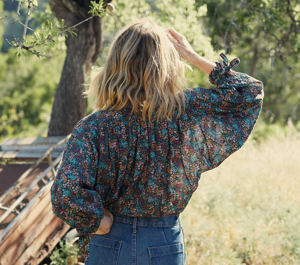 HMD -- ROSE TOP -- NAVY LADY BIRD FLORAL