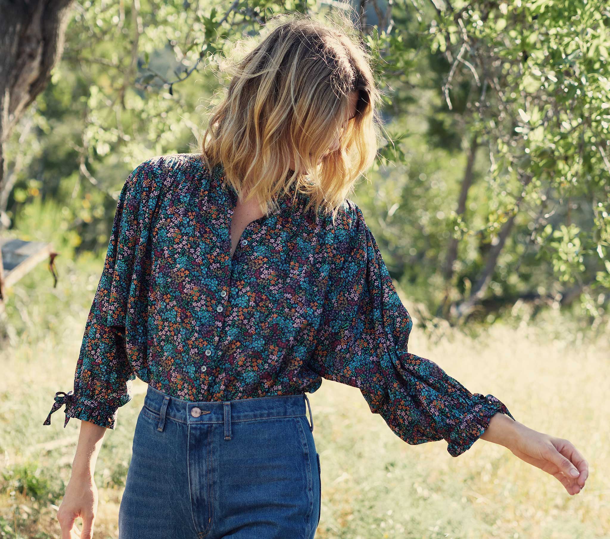HMD -- ROSE TOP -- NAVY LADY BIRD FLORAL