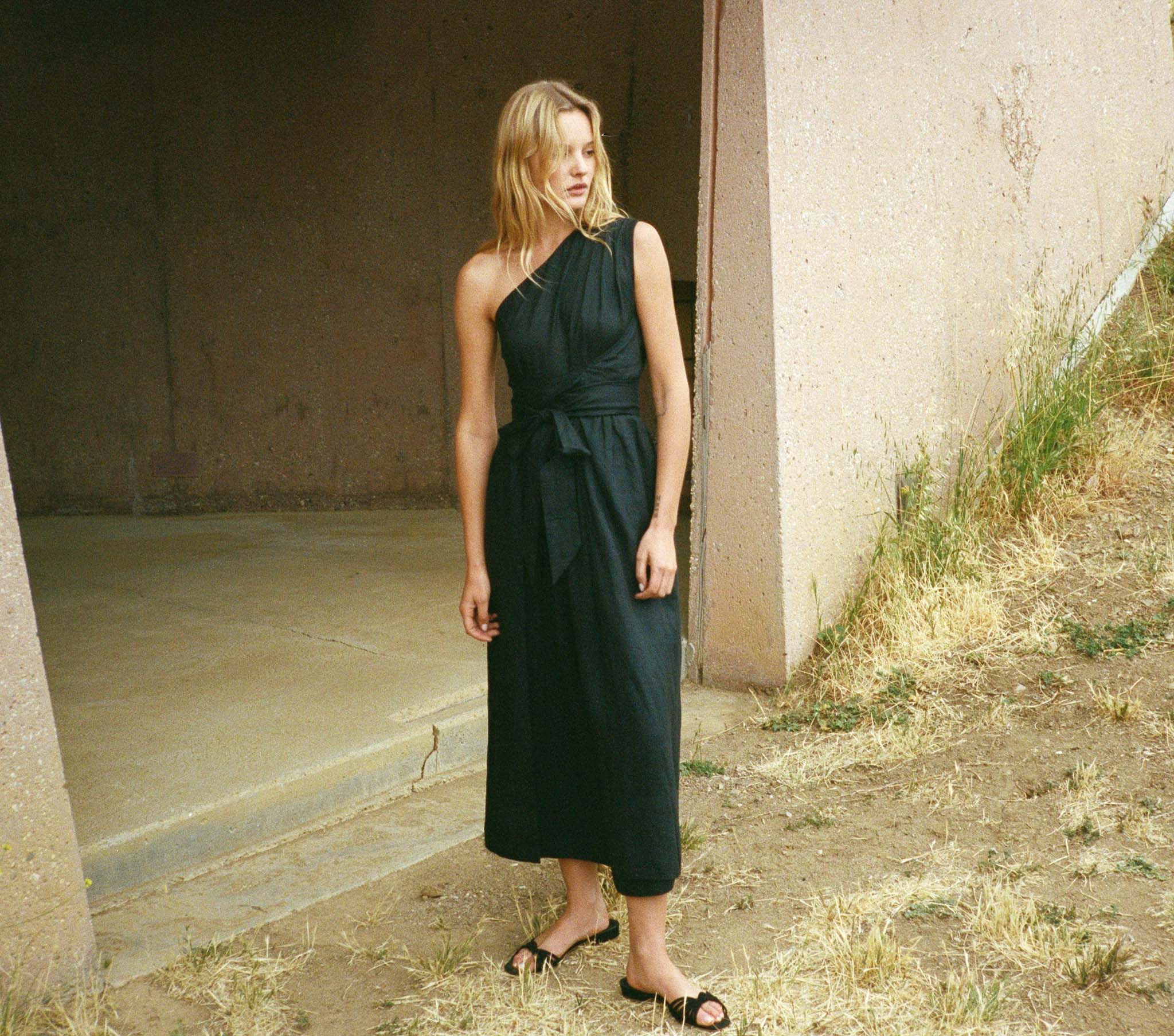 HMD -- PHOENIX DRESS -- BLACK