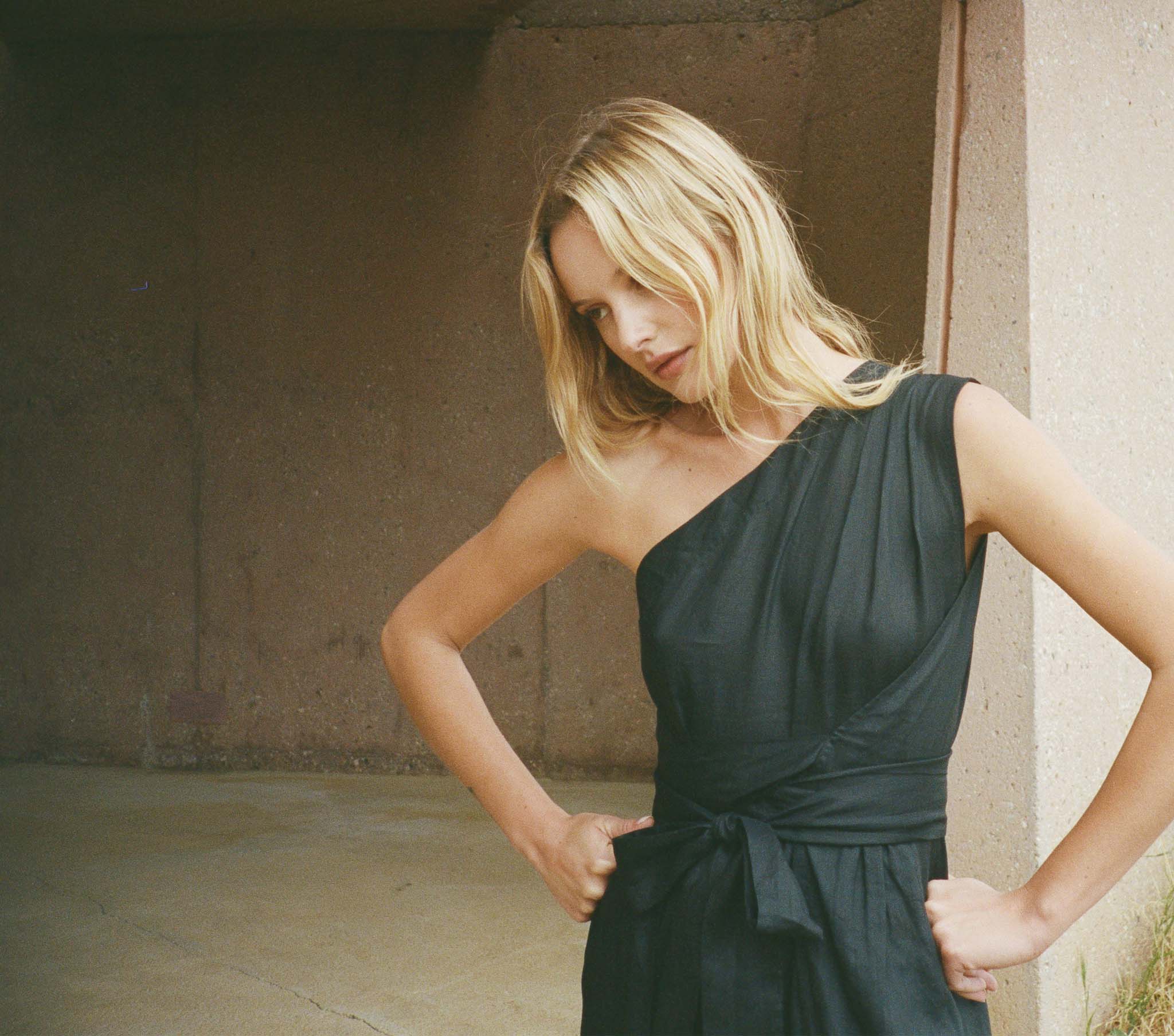HMD -- PHOENIX DRESS -- BLACK