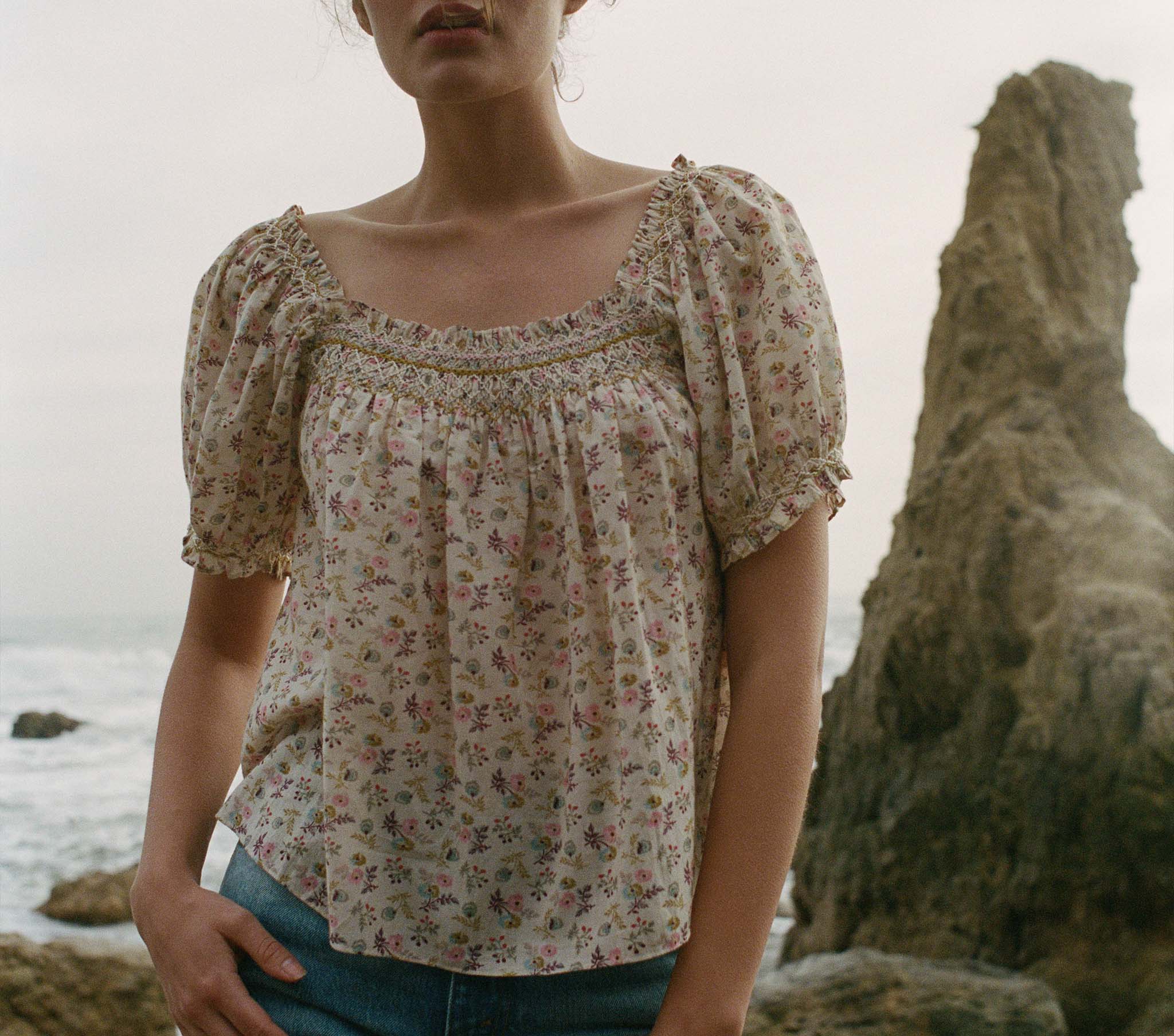 HMD -- PORTIA TOP -- FEATHERED FLORAL