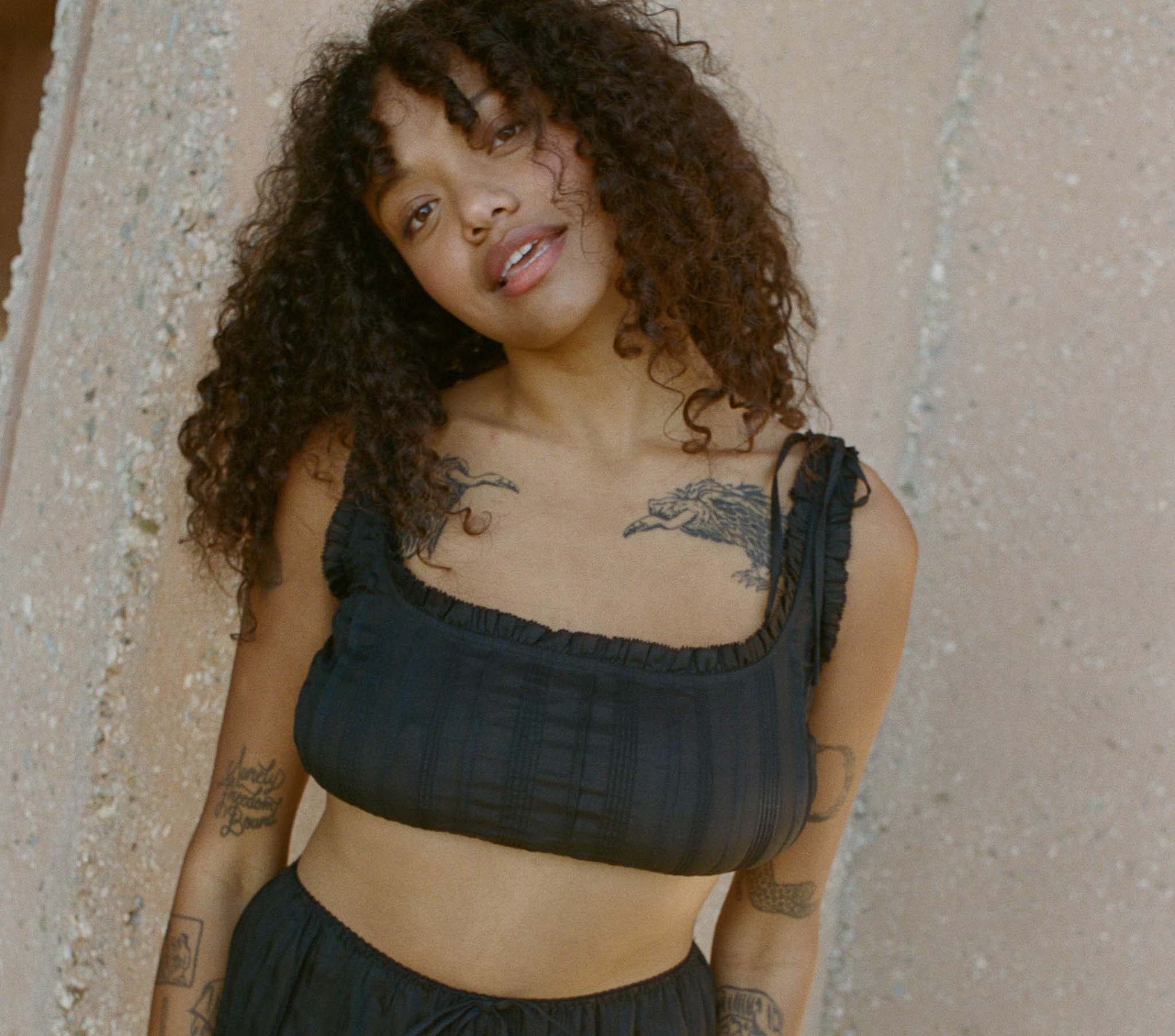 HMD -- RENEE TOP -- BLACK