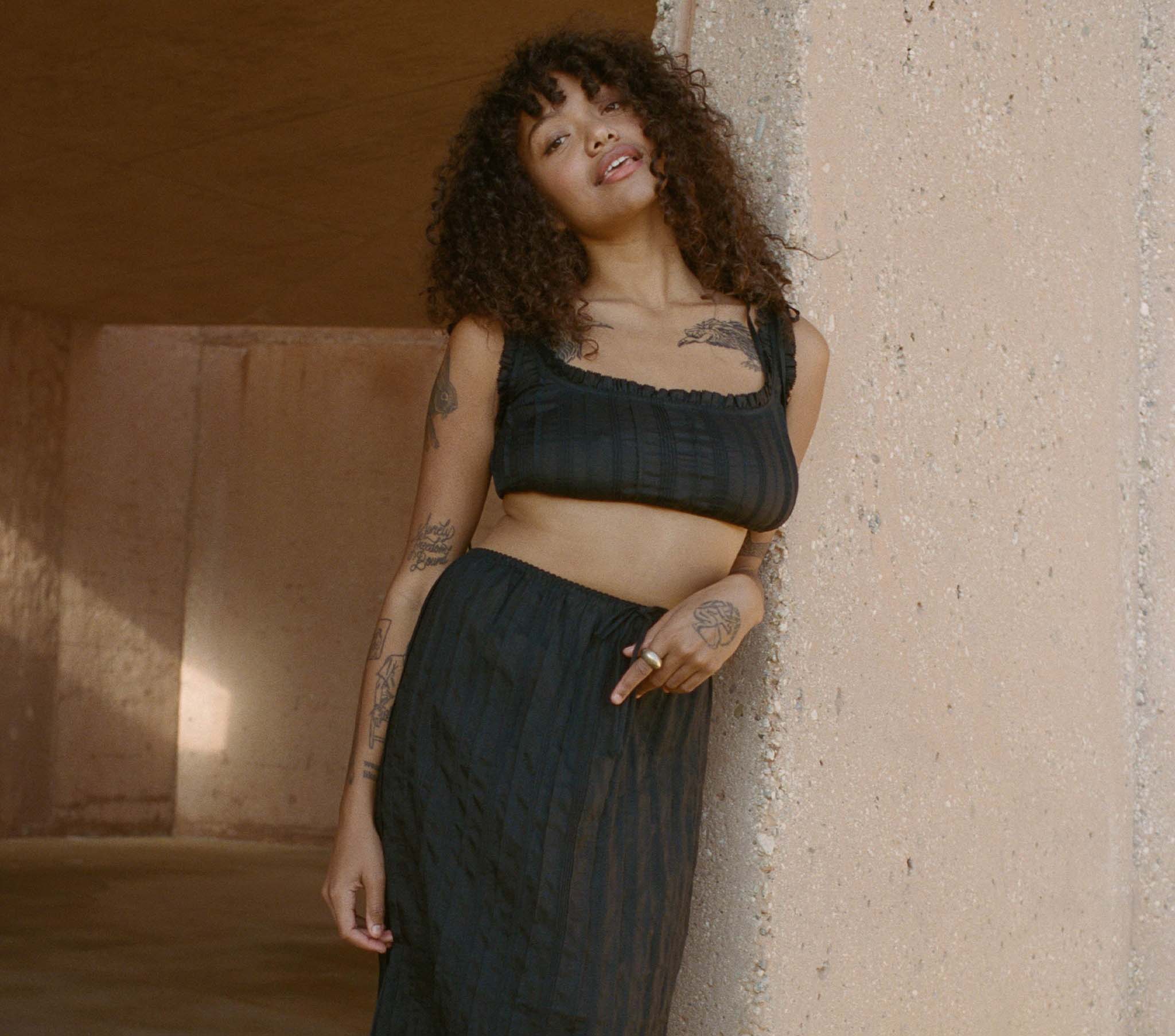 HMD -- RENEE TOP -- BLACK