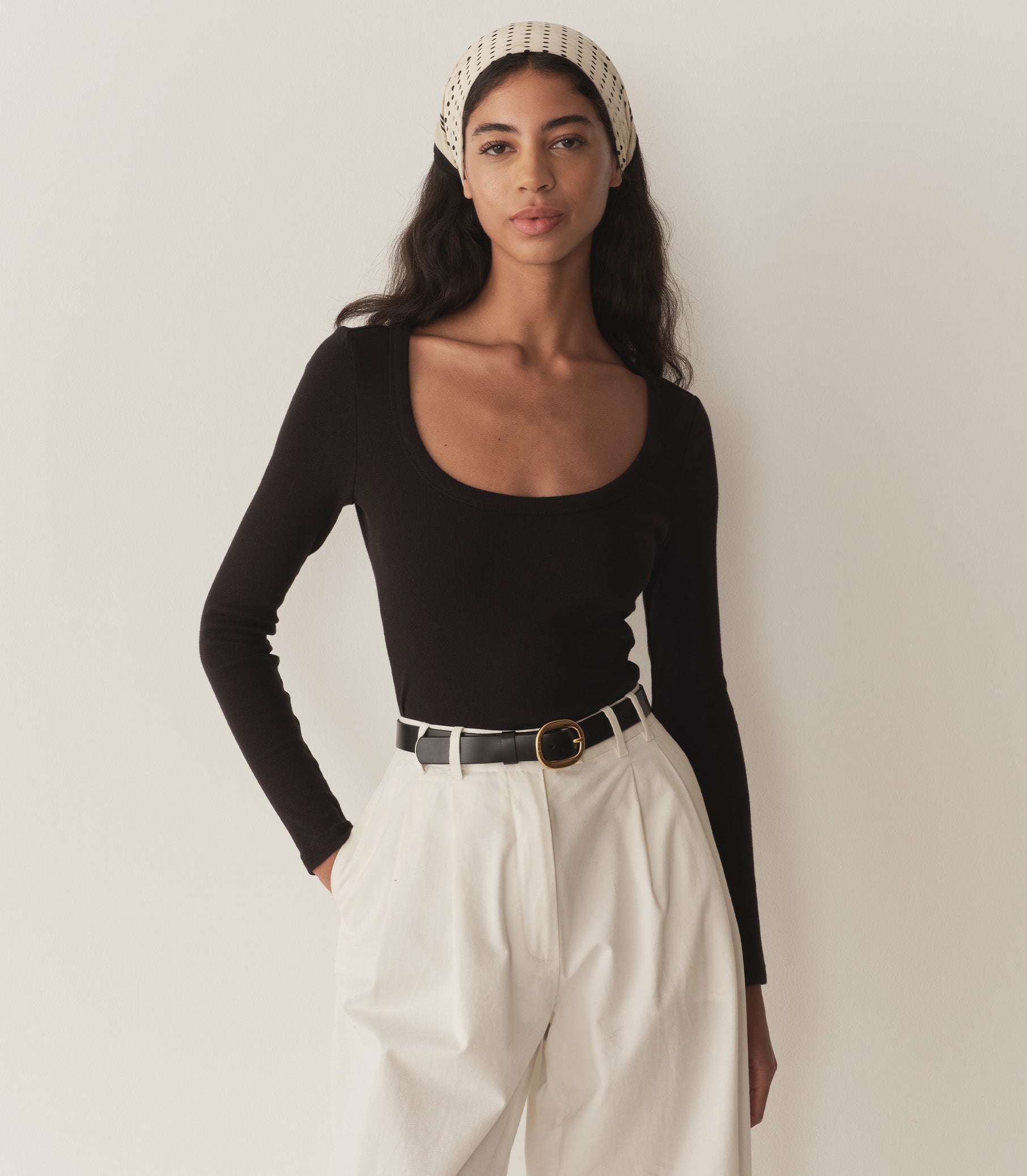 HMD -- ROMY TEE -- BLACK