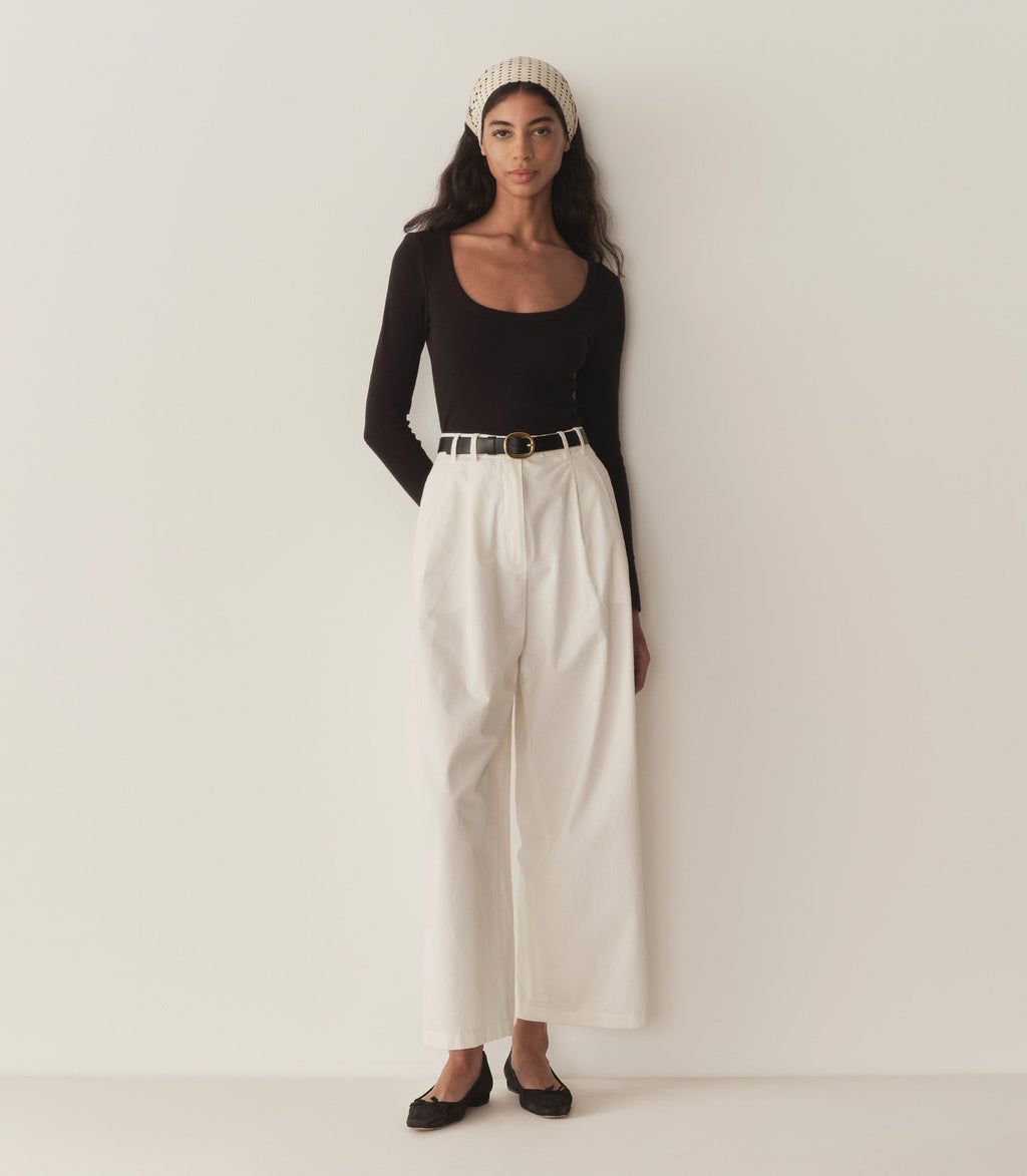 HMD -- ROMY TEE -- BLACK