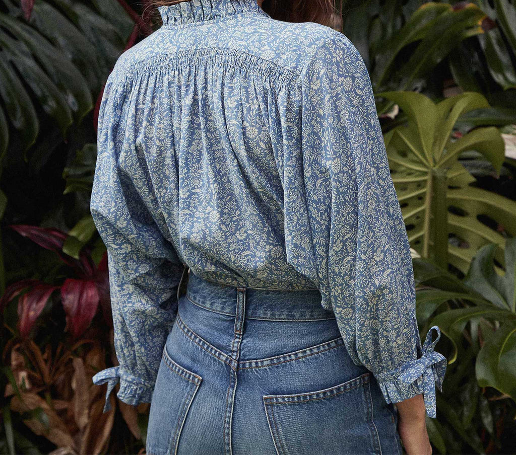 HMD -- ROSE TOP -- BLUE GARDEN BLOOM