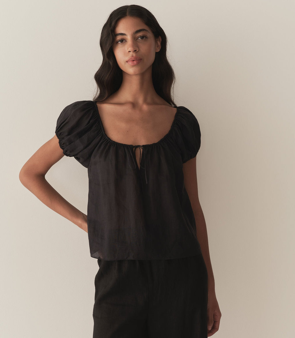 HMD -- SOLINA TOP -- BLACK