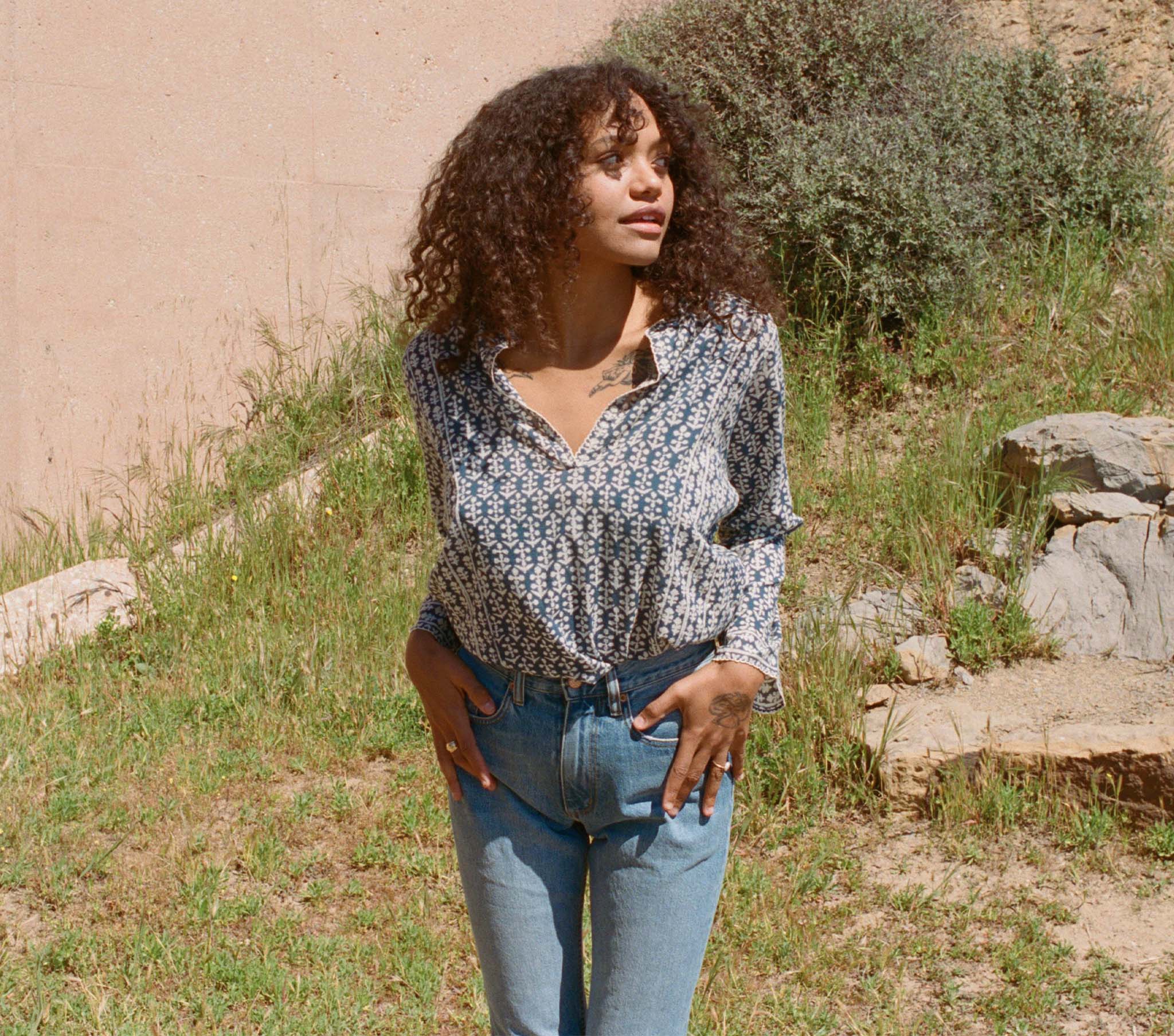 HMD -- SURI TOP -- SOLEDAD BLOOM