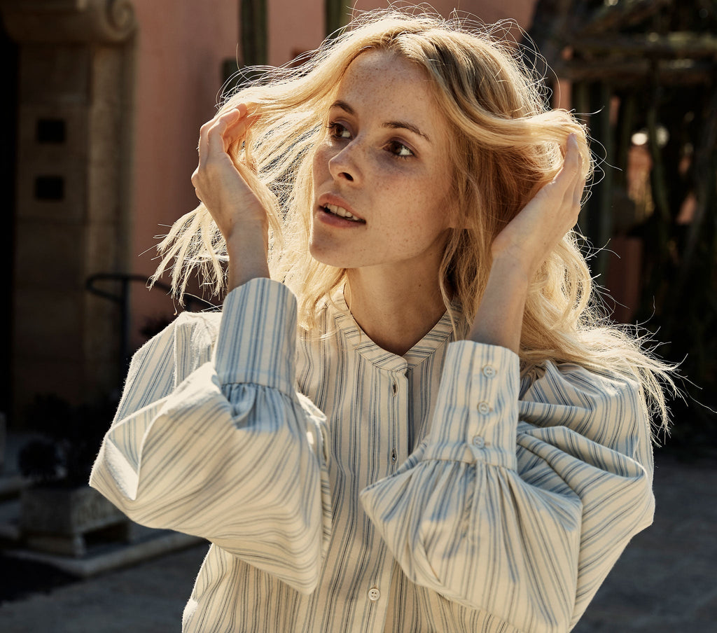 HMD -- SCARLET TOP -- STRIPED CHAMBRAY