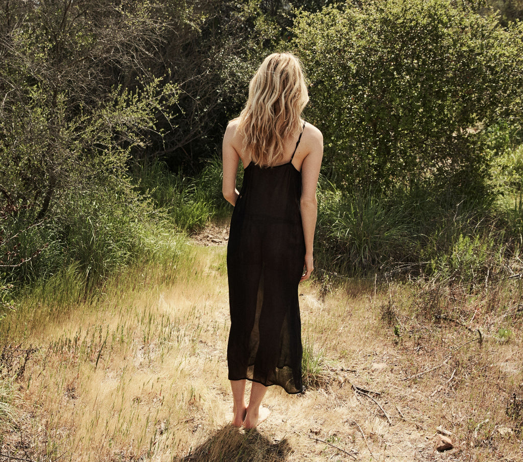 HMD -- LONG DEEP V-NECK SLIP -- BLACK