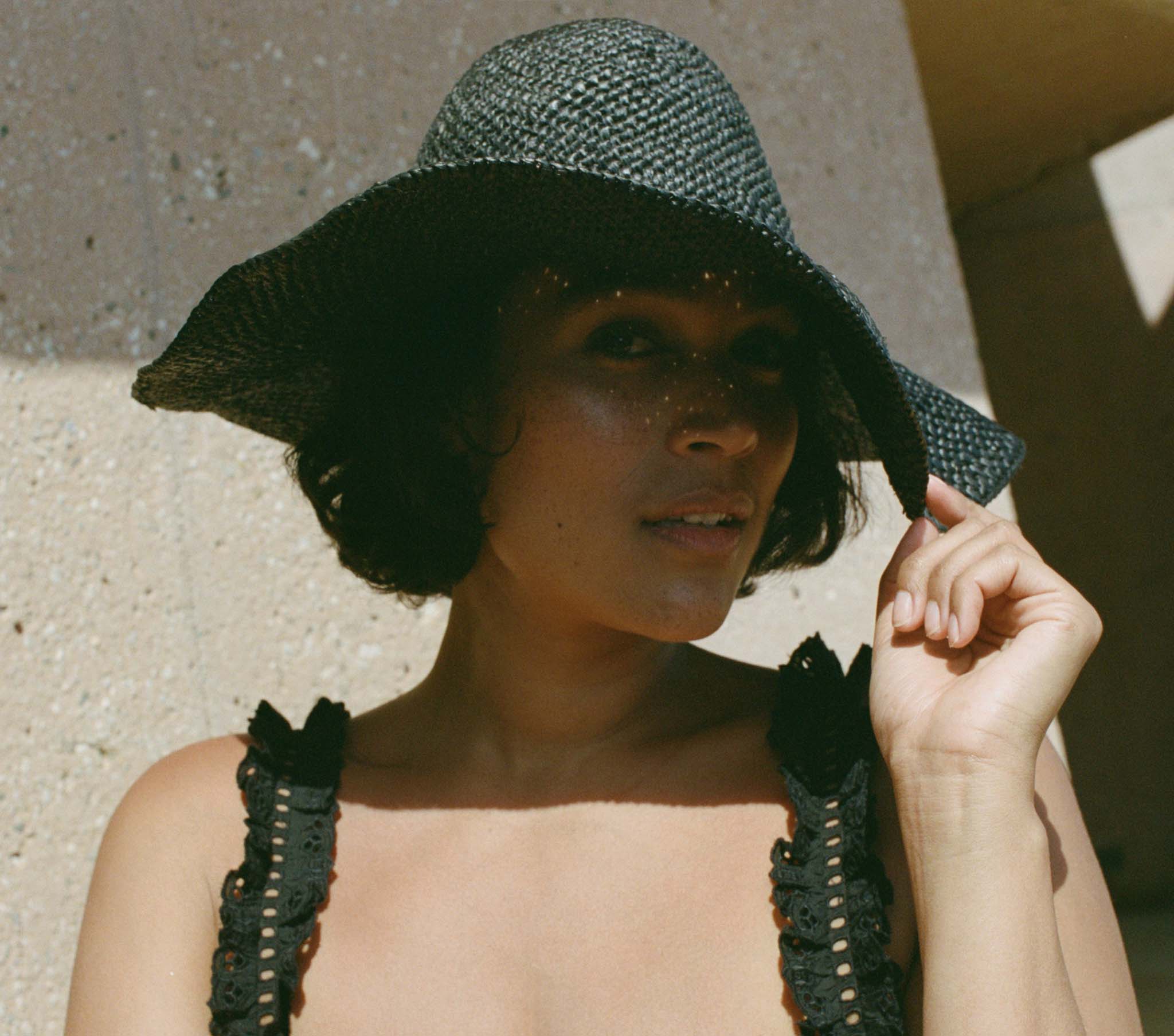 HMD -- TAFT HAT -- BLACK RAFFIA