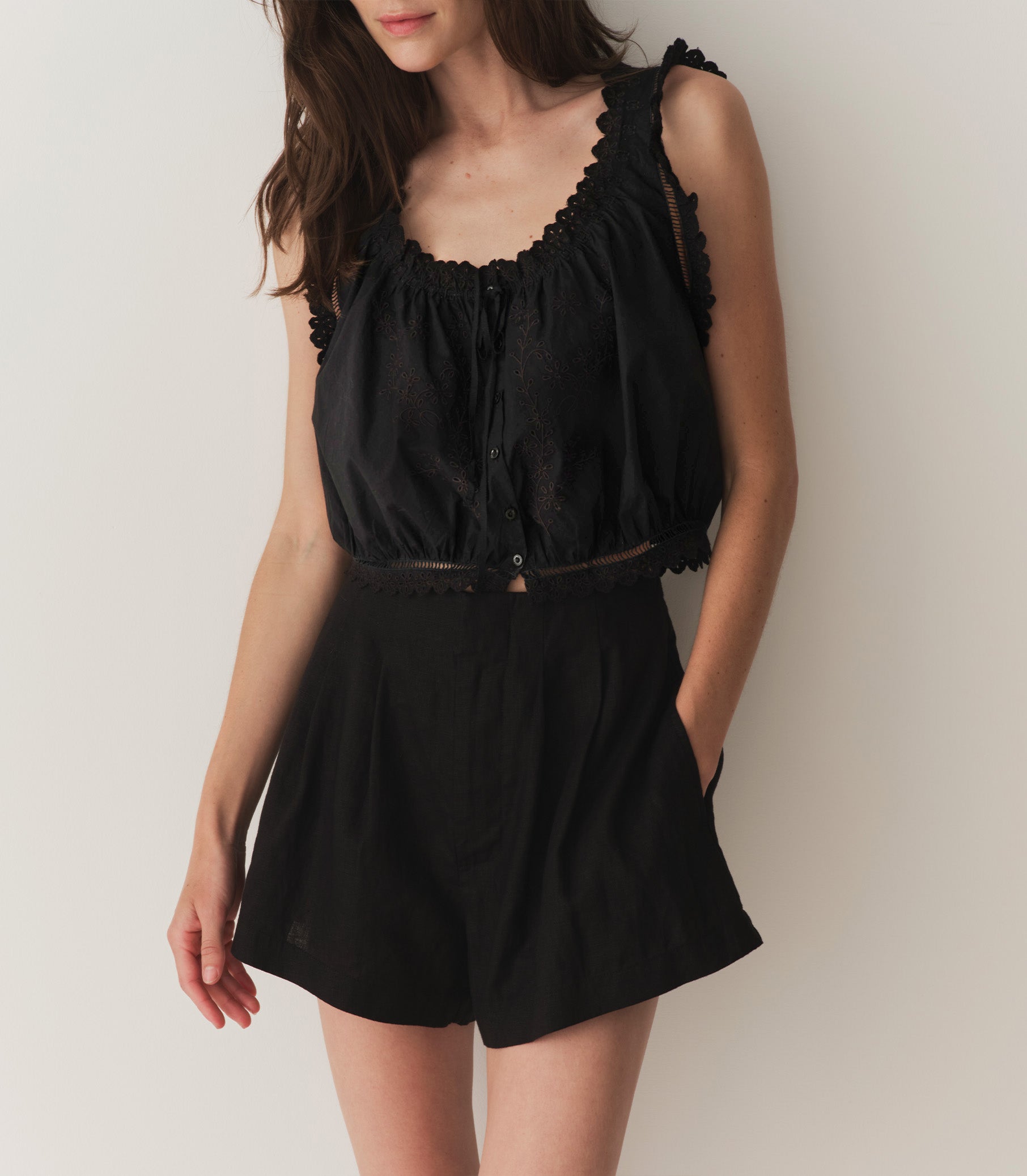 HMD -- TRAVELER TOP -- BLACK