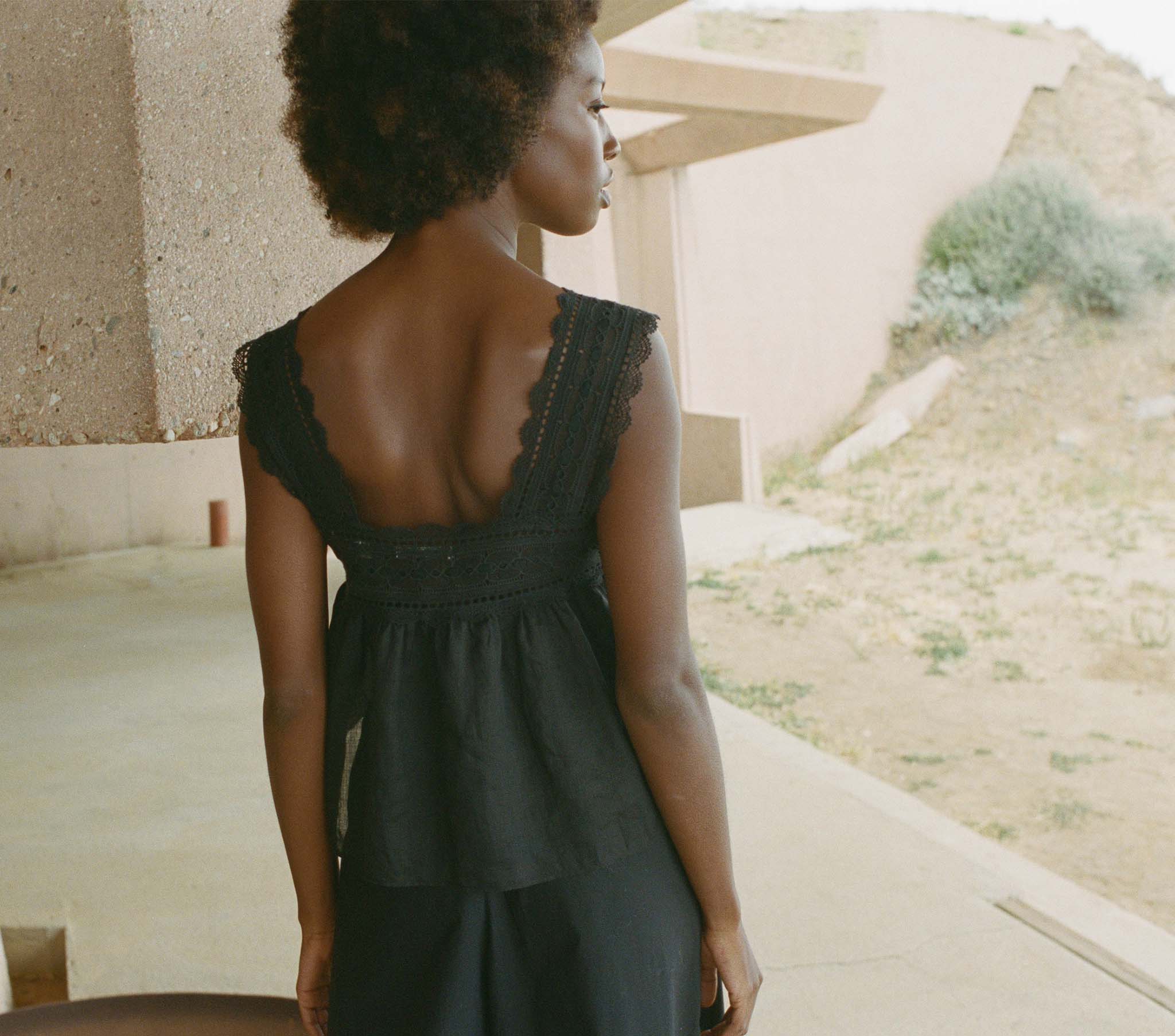 HMD -- VERA TANK -- BLACK