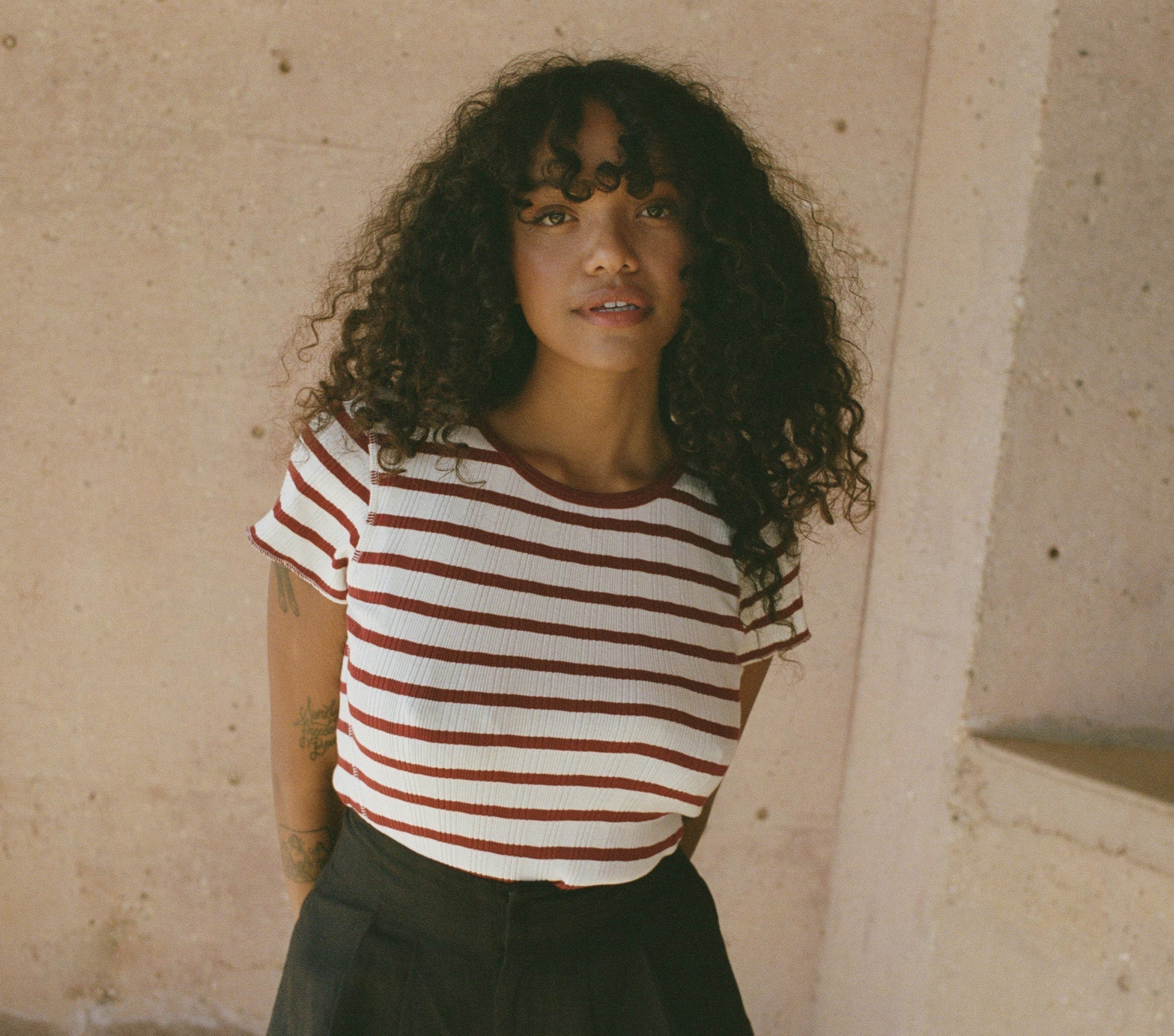 HMD -- VIVI TEE -- AUBURN SAN SIMEON STRIPE