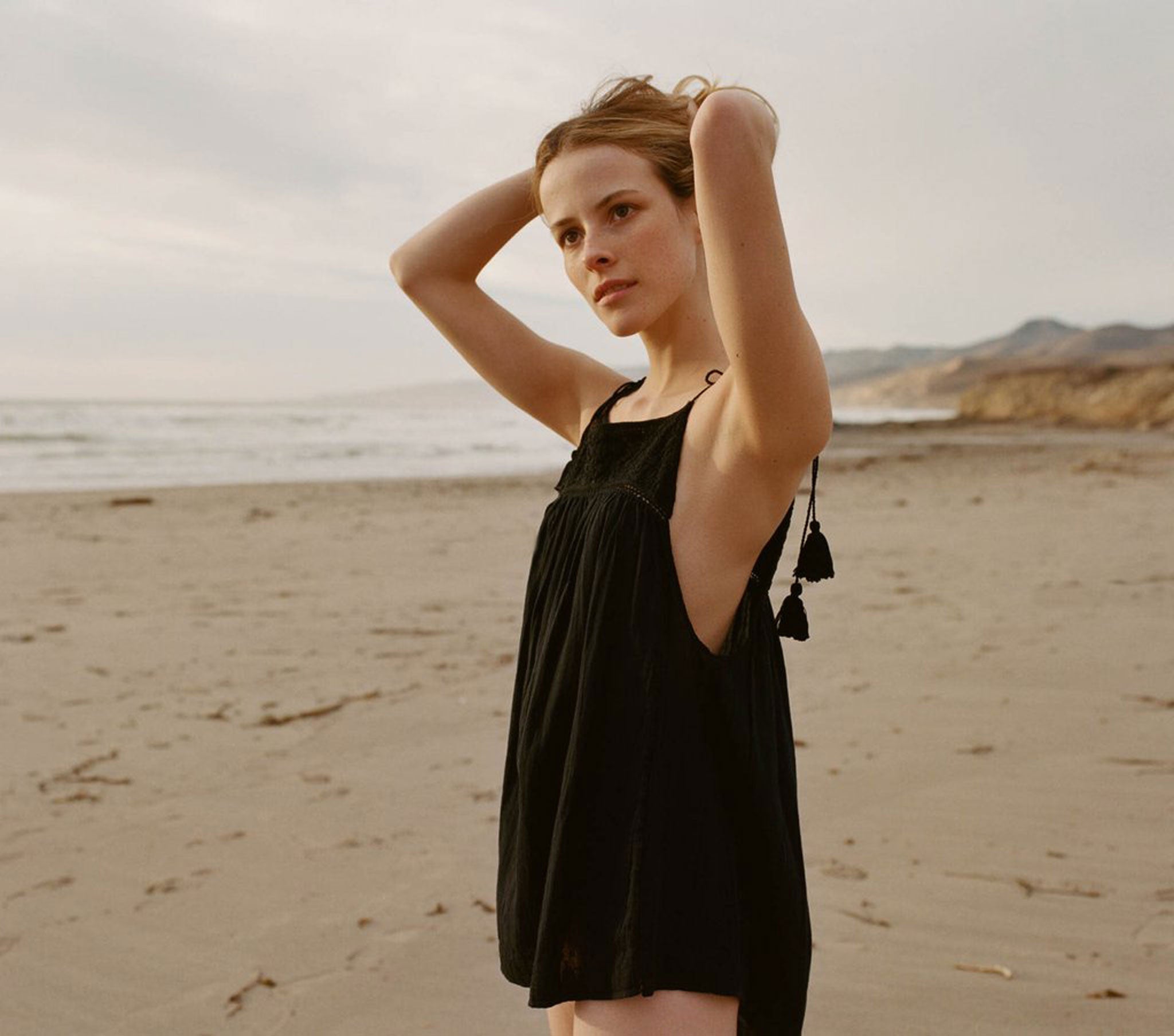 HMD -- YUCCA EMBROIDERED GAUZE TIE TOP -- Black